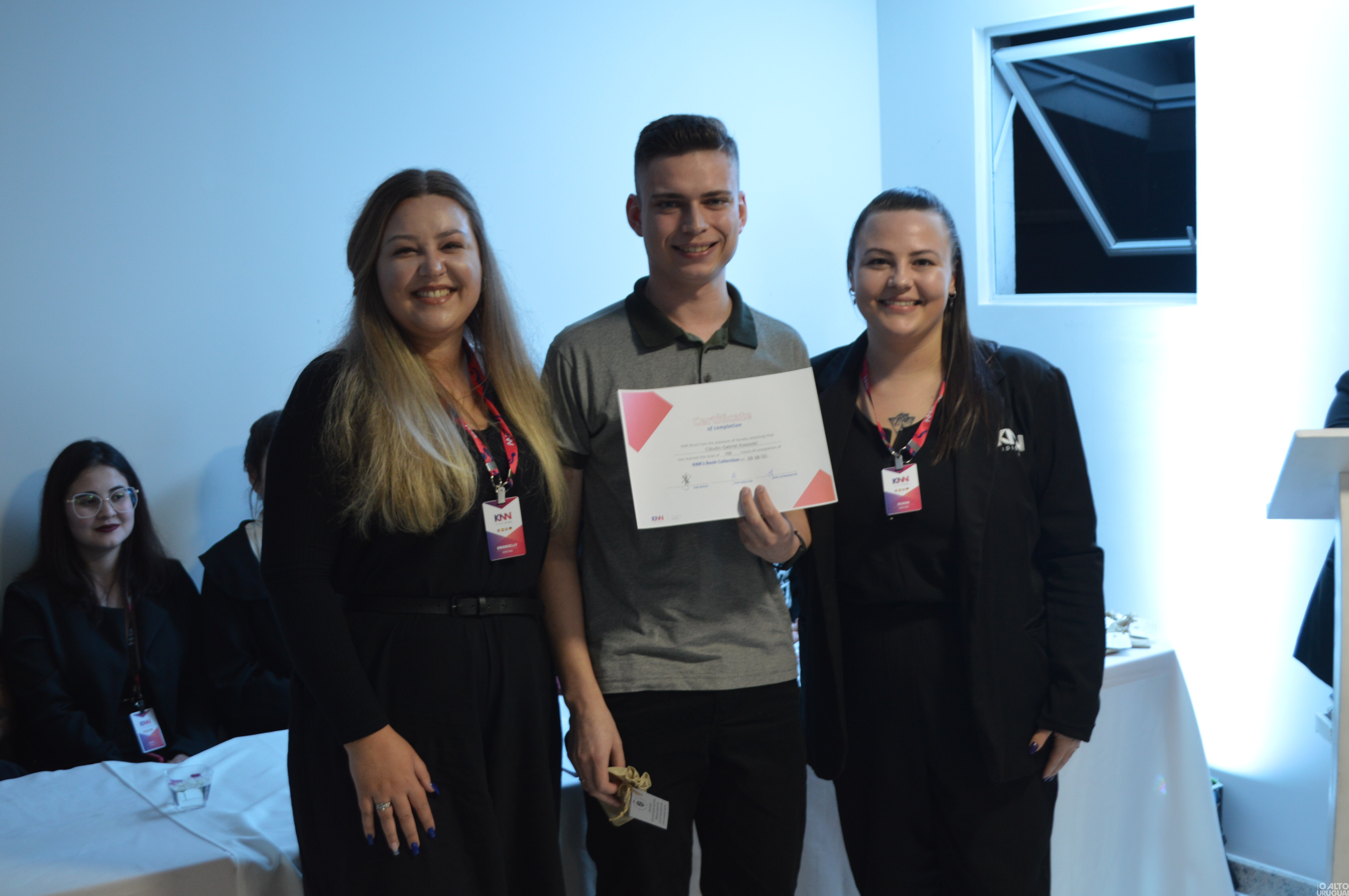 Com cerca de 400 alunos a KNN forma suas primeiras turmas de inglês em FW