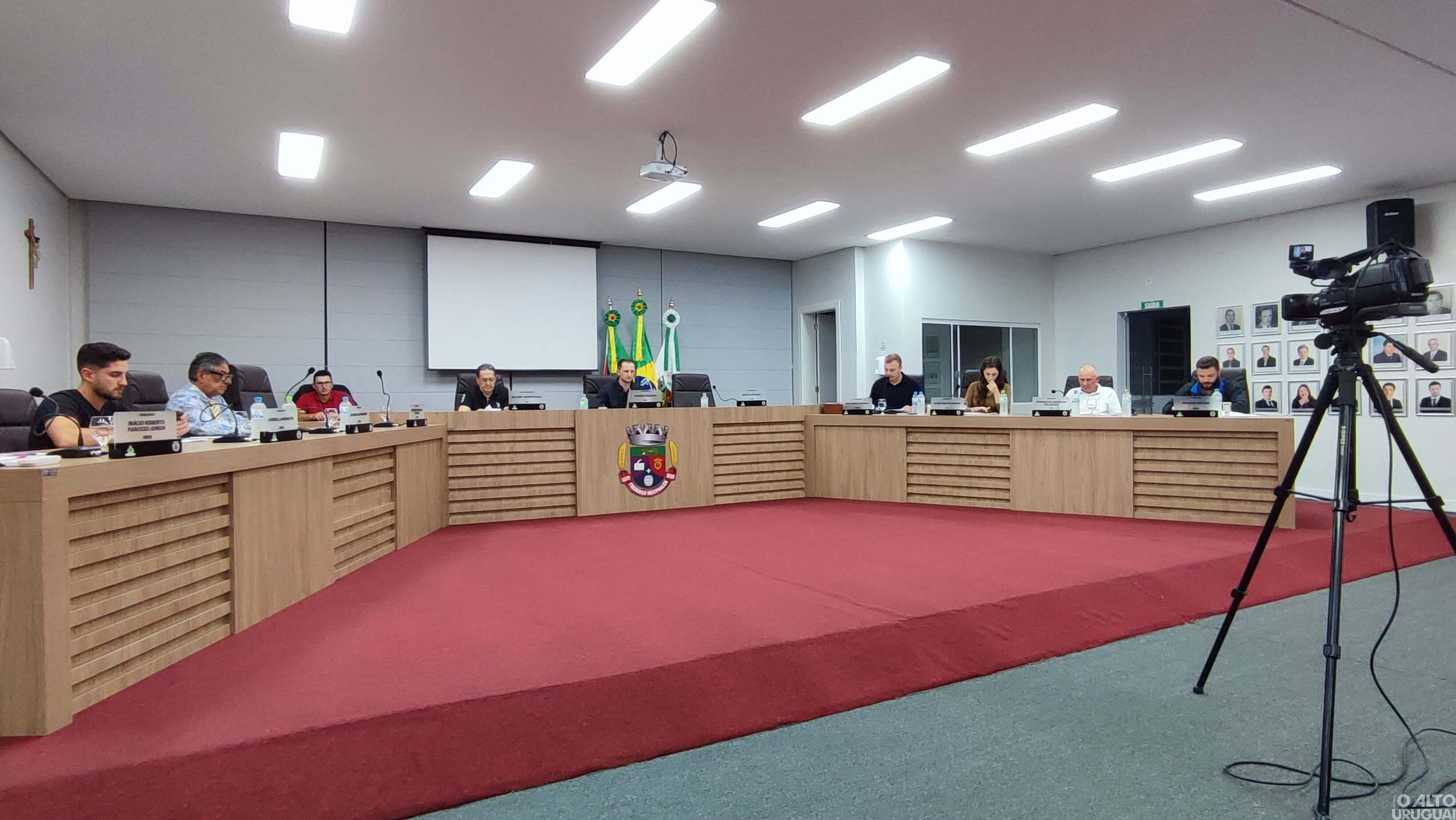 Legislativo de FW aprova contratação de profissionais na área da Saúde