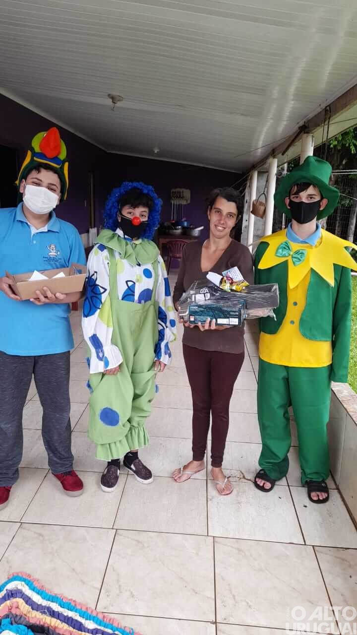 Vereadores mirins promovem ação solidária em Pinhal