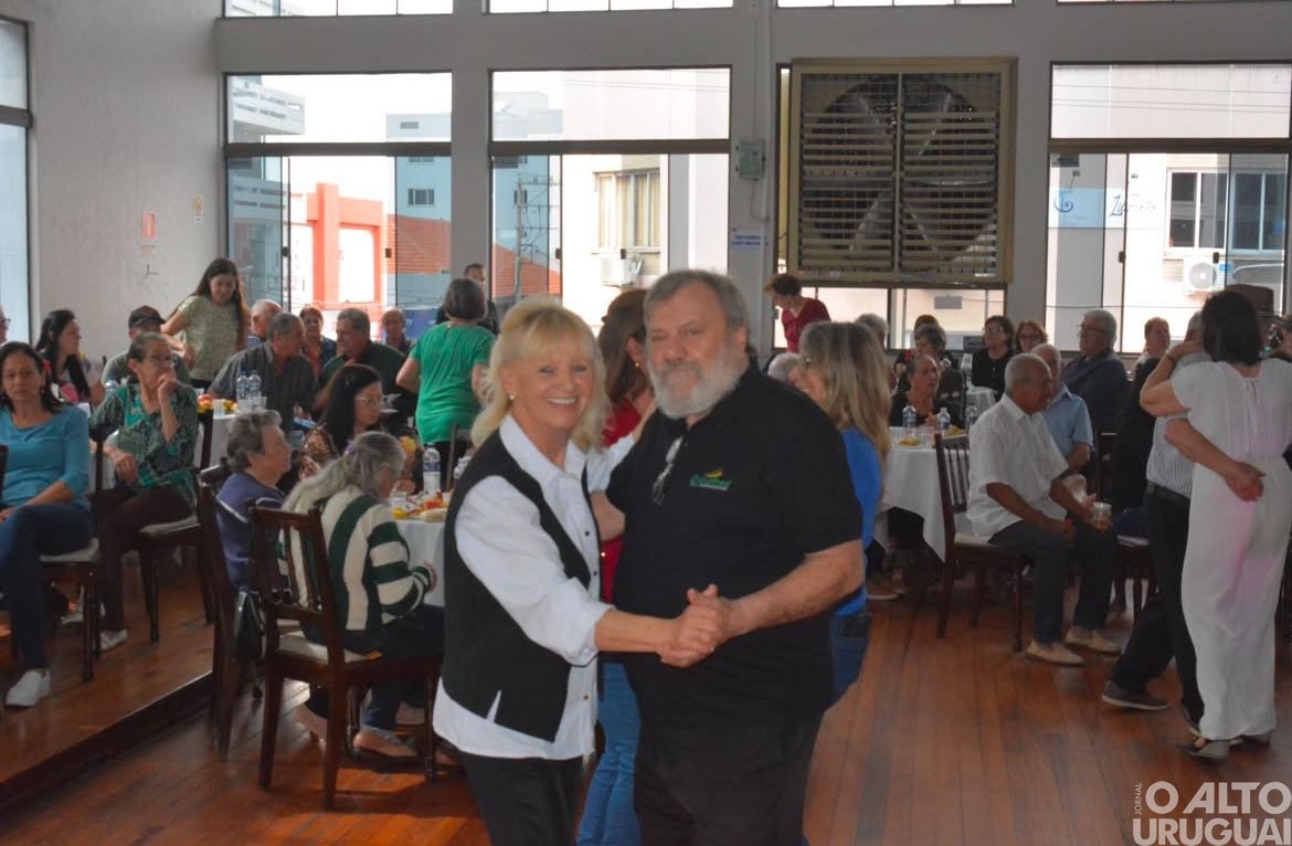 Comemoração ao Dia do Idoso reúne 17 grupos em FW