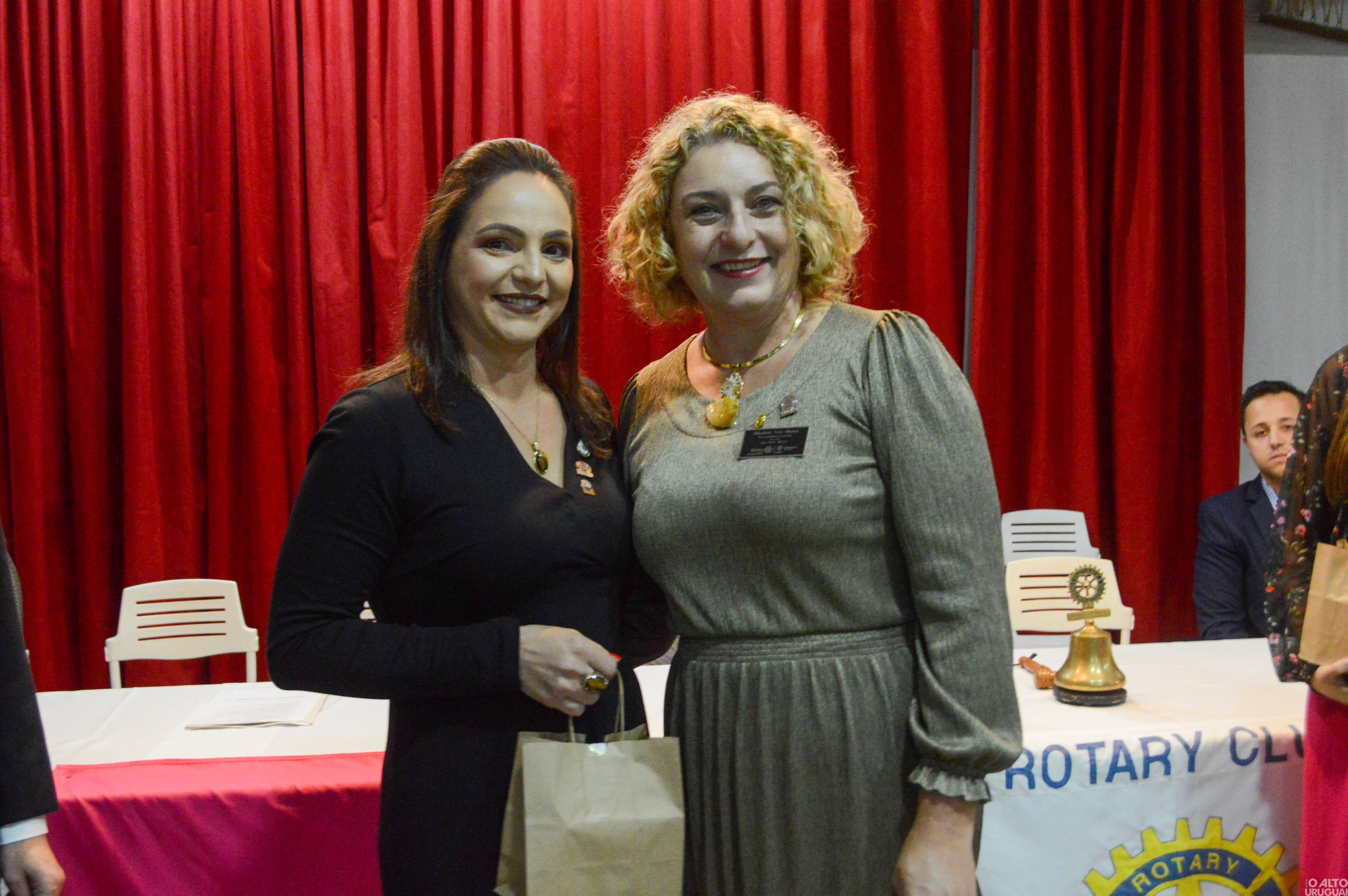 Novas diretorias dos Rotarys tomam posse em FW