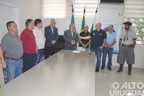 Prefeitura de FW apresenta selo e programação comemorativos aos 70 anos