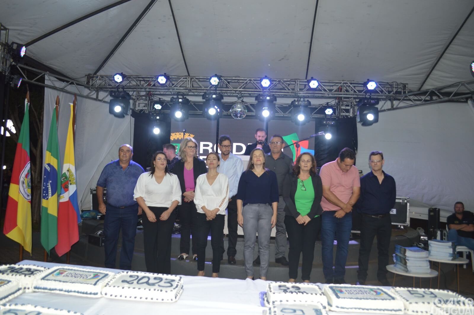 Rodeio Bonito: corte de bolo de 100 kg marca aniversário do município