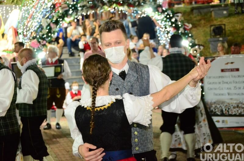 Apresentações do Centro Cultural 25 de Julho marcam noite do Frederico em Luz