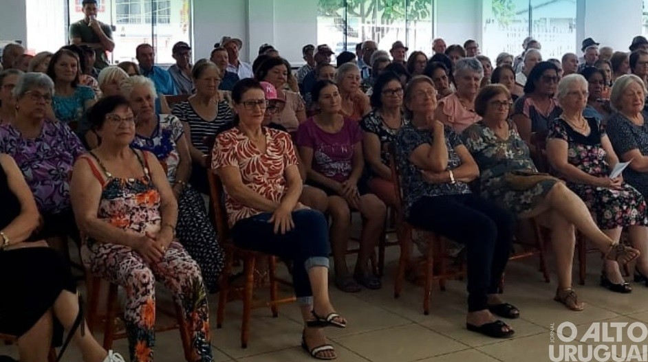 Encontro da Terceira Idade reúne cerca de 100 idosos em Taquaruçu do Sul