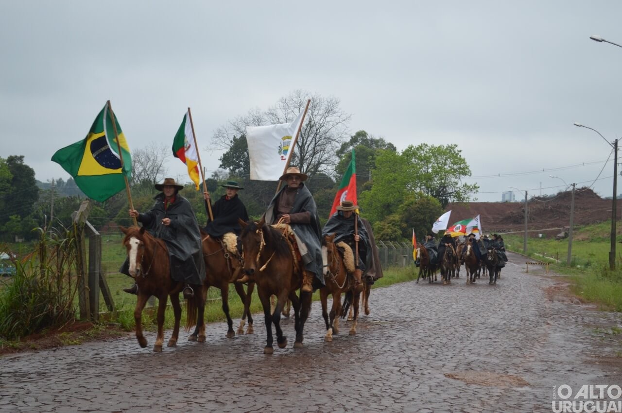 Iraí a Erval Seco: cavalarianos do 30º Bate-Casco passam por FW