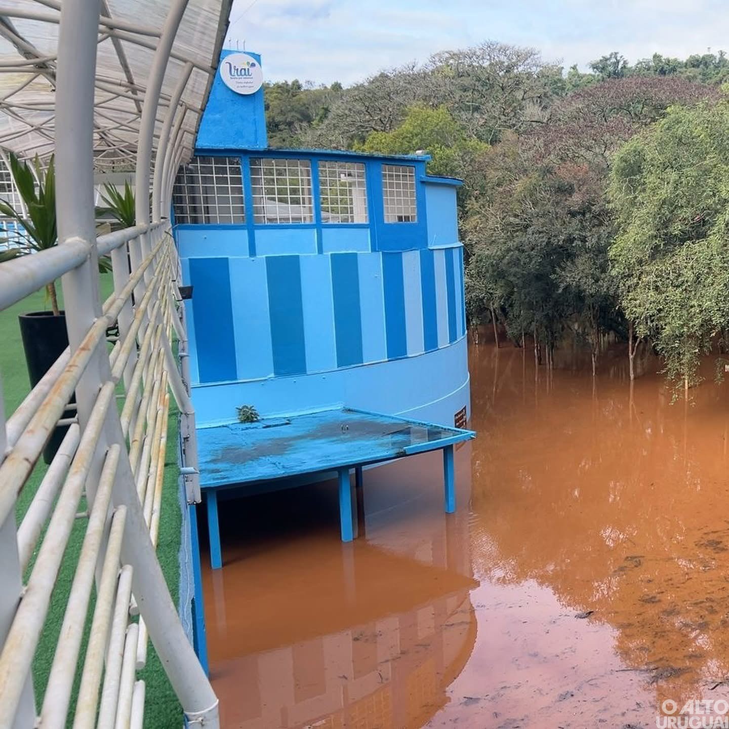 Cheia do rio Mel avança em Iraí e causa alerta nas áreas mais baixas