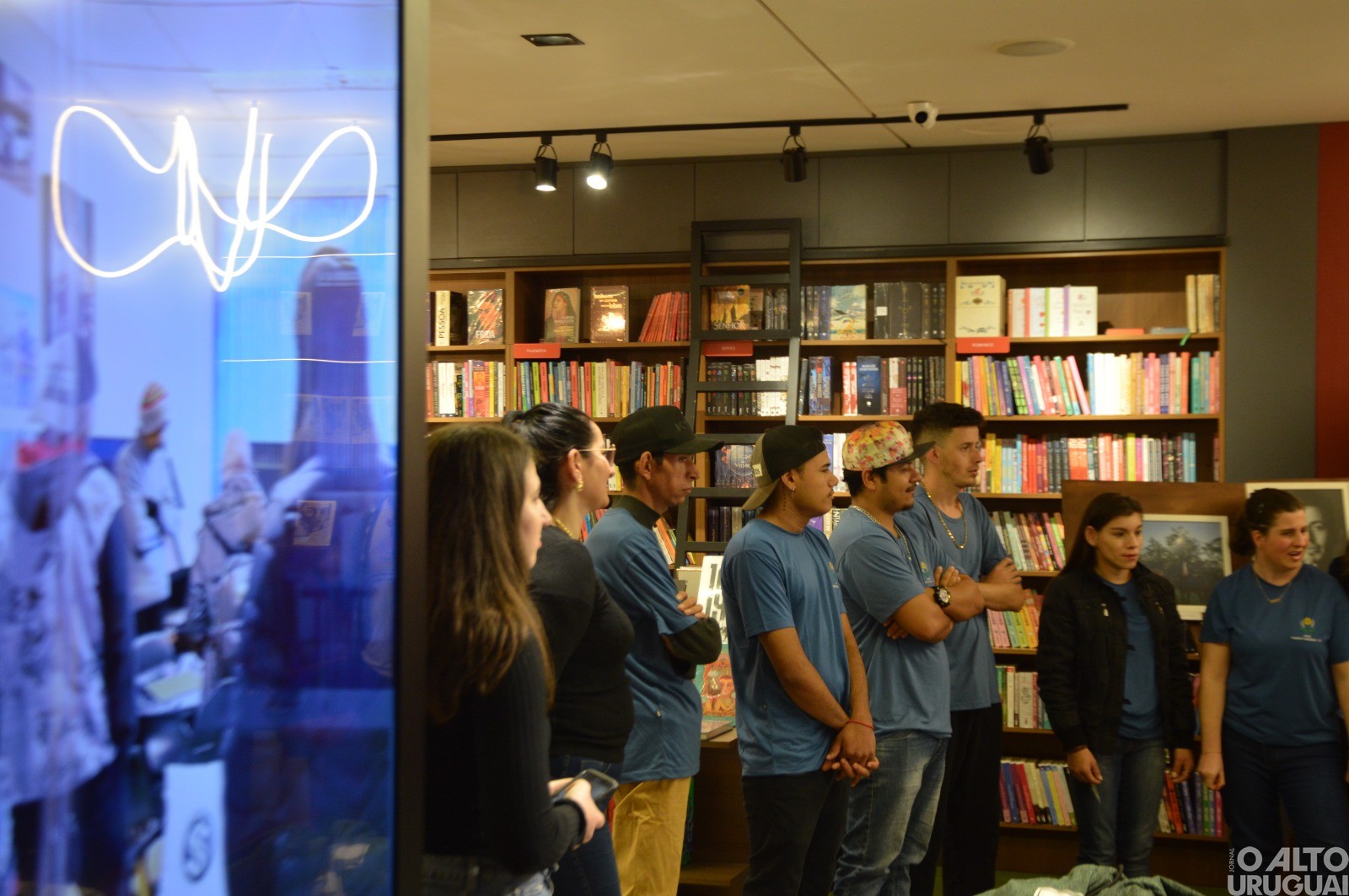 Apae-FW promove exposição fotográfica