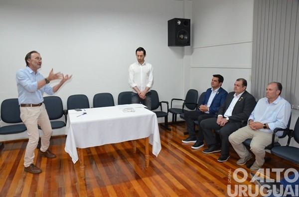 Amng realiza reunião de prefeitos durante Festiplan em Planalto