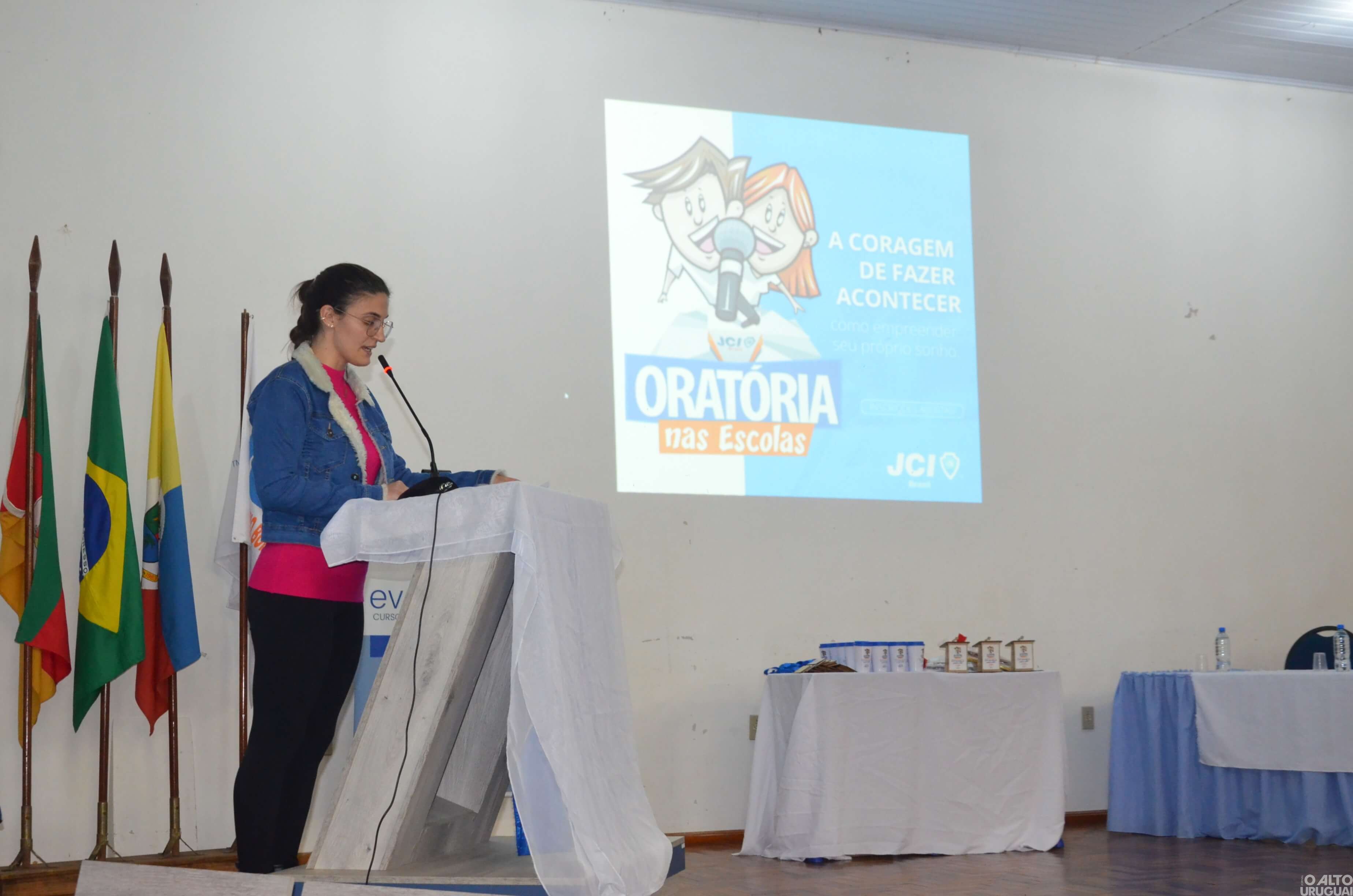 Três estudantes são premiadas na final municipal do Oratória nas Escolas em Rodeio Bonito