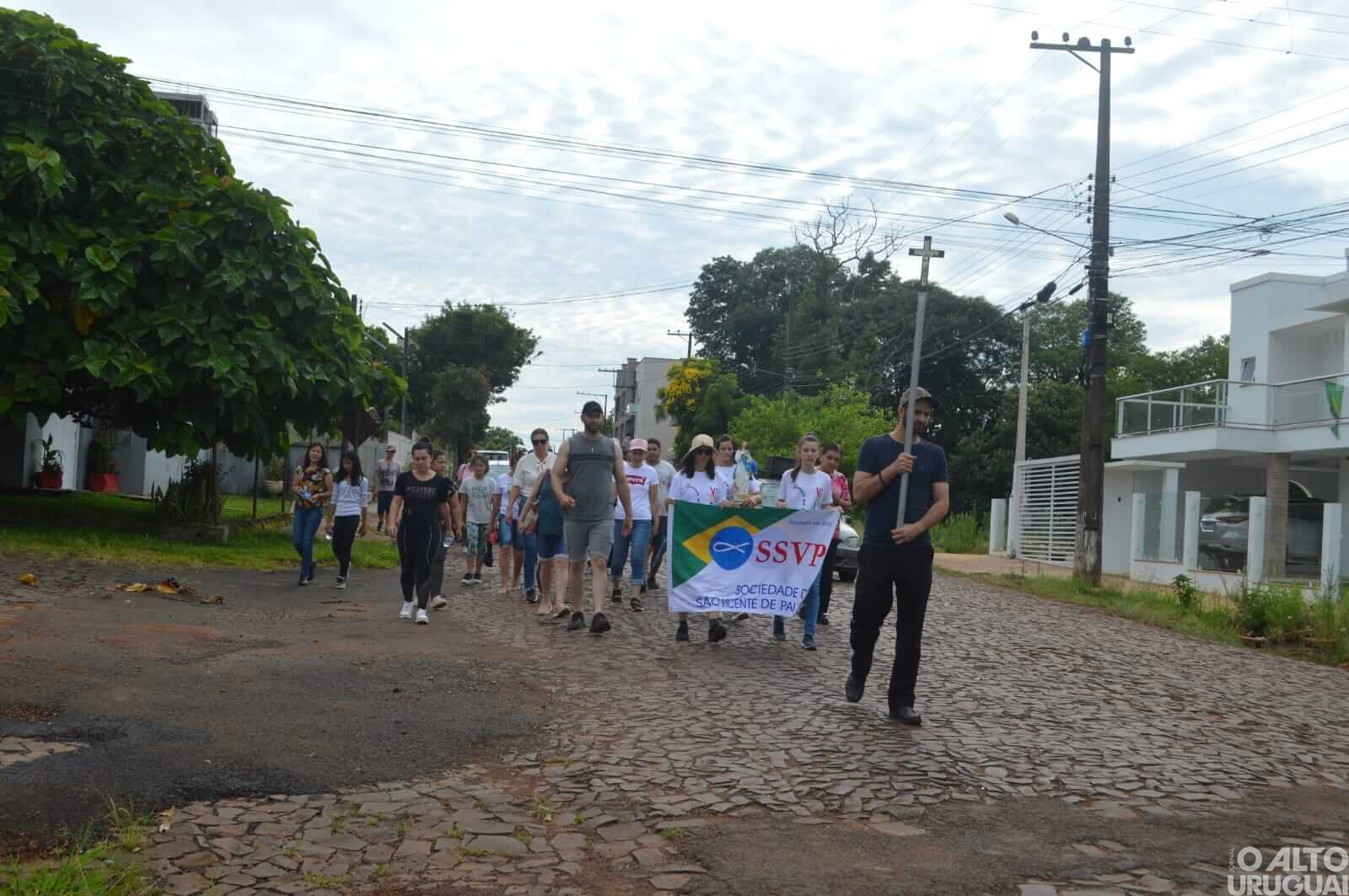 Vicentinos e comunidade da Vila Faguense realizam a 48ª Caminhada do Agradecimento
