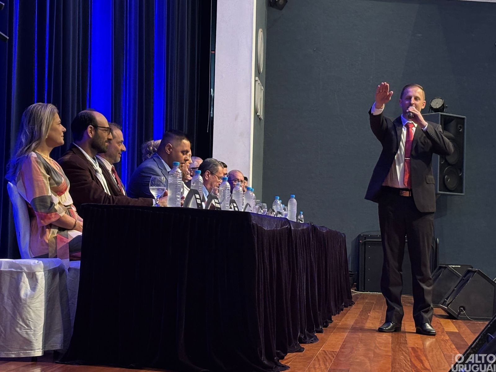 Orlando Girardi e Chester Francescatto assumem como prefeito e vice de FW