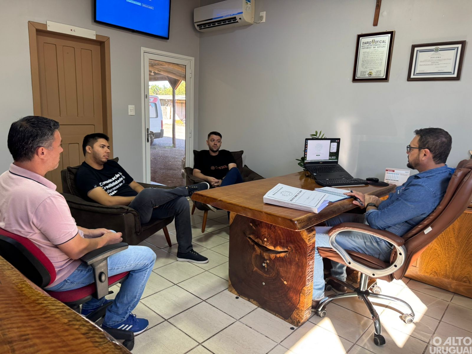 Prefeitura de Erval Seco e Aicases firmam ações para fortalecimento do comércio local