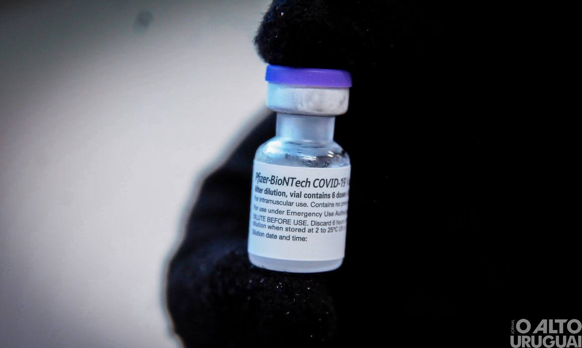 Dose de reforço da Pfizer tem 95,6% de eficácia indica estudo