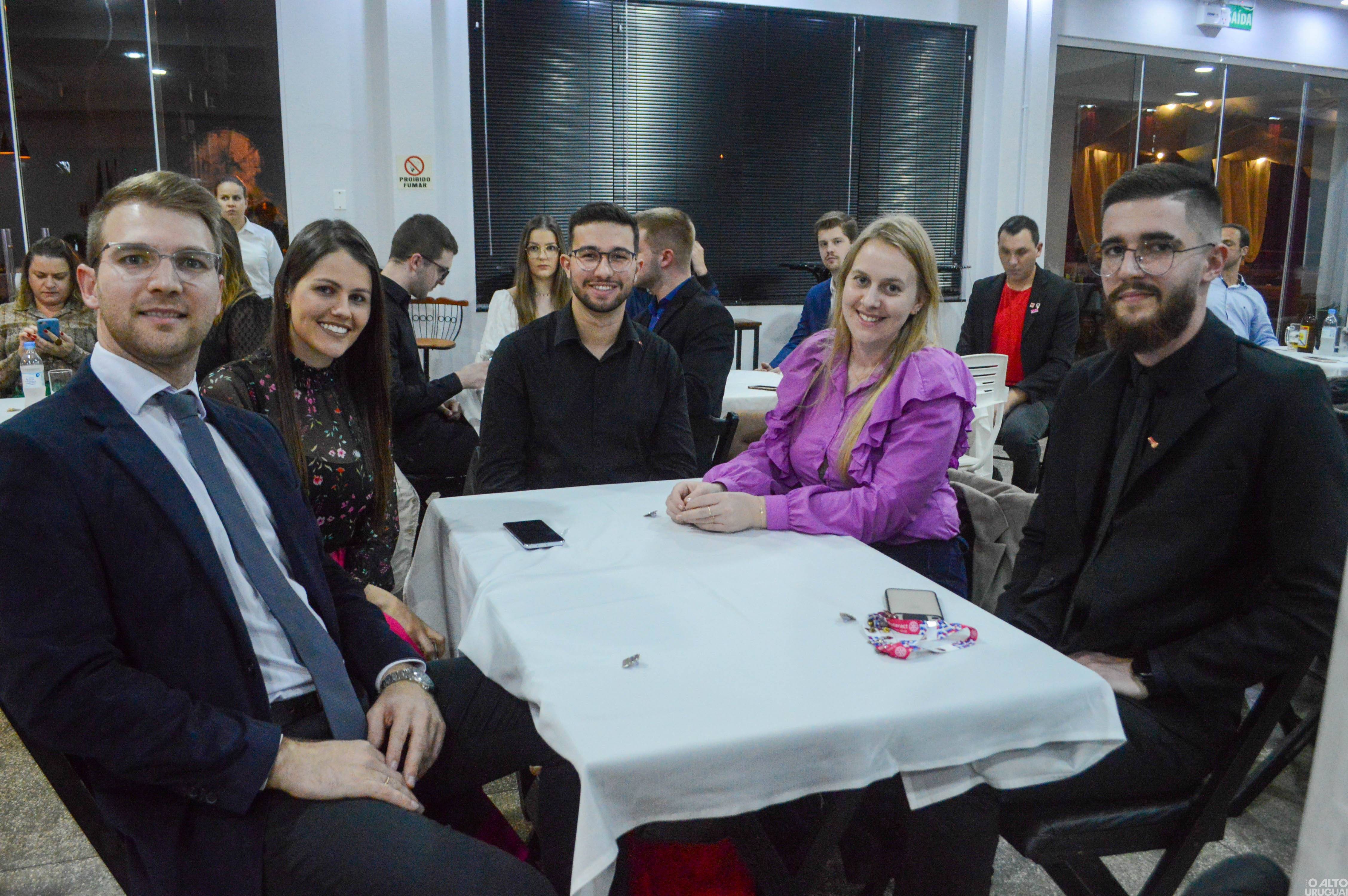 Novas diretorias dos Rotarys tomam posse em FW