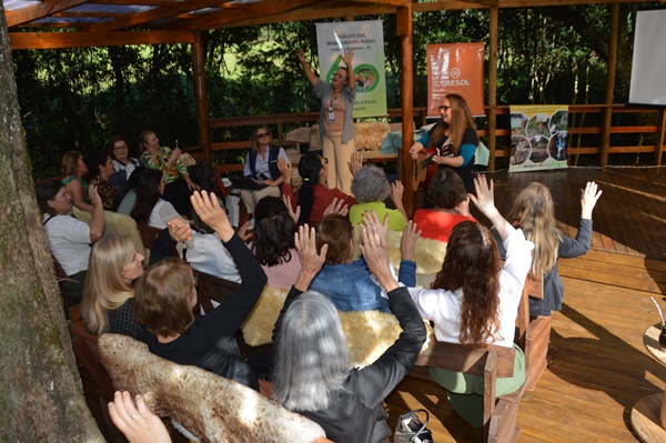 Emater/RS-Ascar - visita técnica do curso de jardinagem à Camargo Uvas e Vinhos