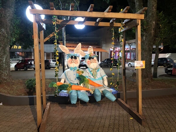 Ornamentação de Páscoa em Rodeio Bonito