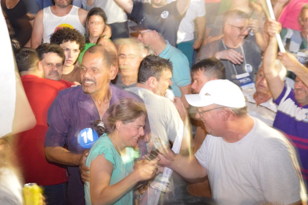 Festa da vitória de Orlando e Chester em FW