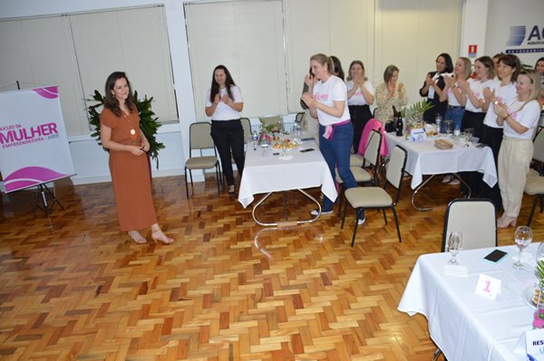 AEFW: Núcleo da Mulher Empreendedora realiza evento alusivo ao Outubro Rosa