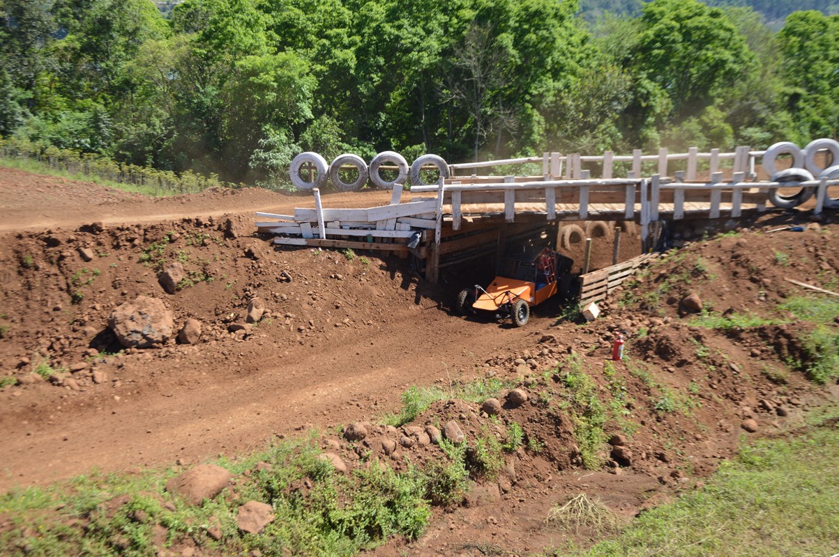 Gaiola Cross reúne mais mil pessoas em Iraí
