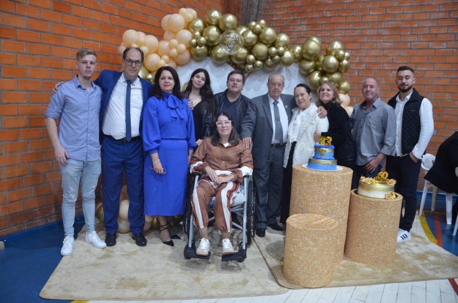 Pastor Pery é homenageado em culto