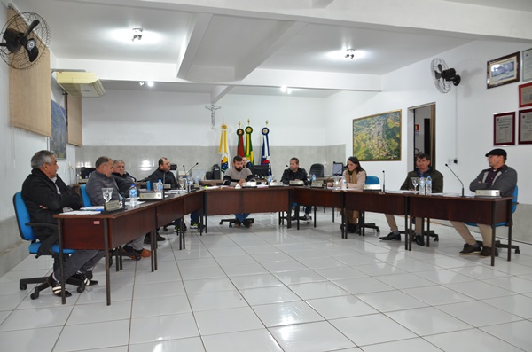 Plenário da Câmara de Vicente Dutra recebe nome de Rudi Ervino Kirchhof