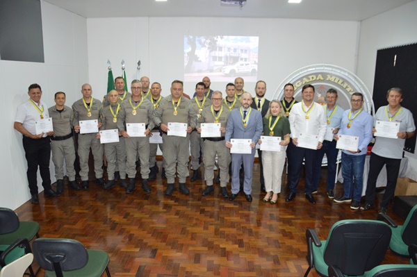 Entrega de comendas do 37º BPM - 21 anos do Batalhão de Polícia Militar